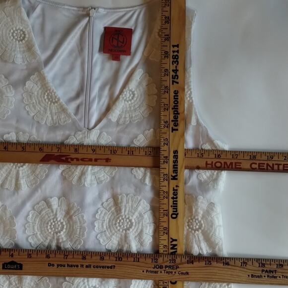 Tracy Negoshian Embroidered Floral White Sheer Chiffon Shift Pencil Dress XS - Picture 9 of 13